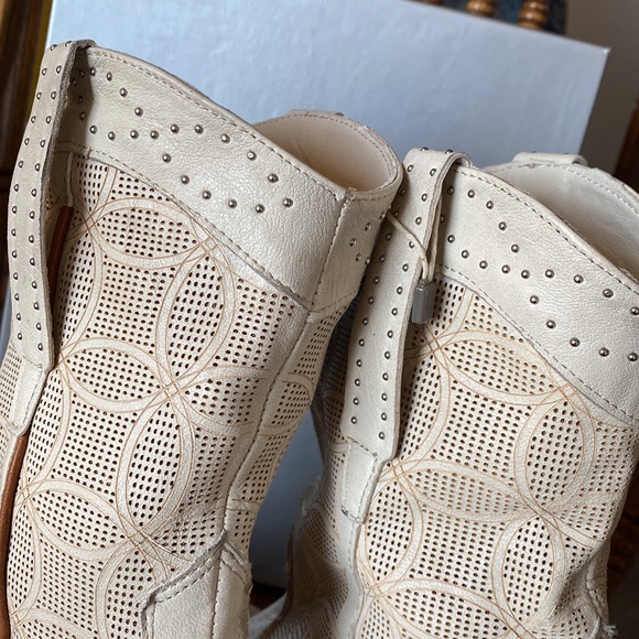Made in Italy Cowgirl Ankle Boots Leather Upper Lining Perforated Design - 6.5 - Picture 11 of 13
